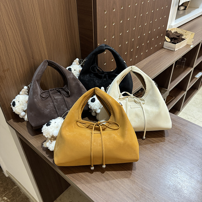 秋季感复古绒面小包包女2025新款潮时尚单肩斜挎包轻包包