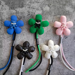 精致卡通珍珠小熊立体充棉花朵可爱长绳流苏别针胸针配饰海绵胸花