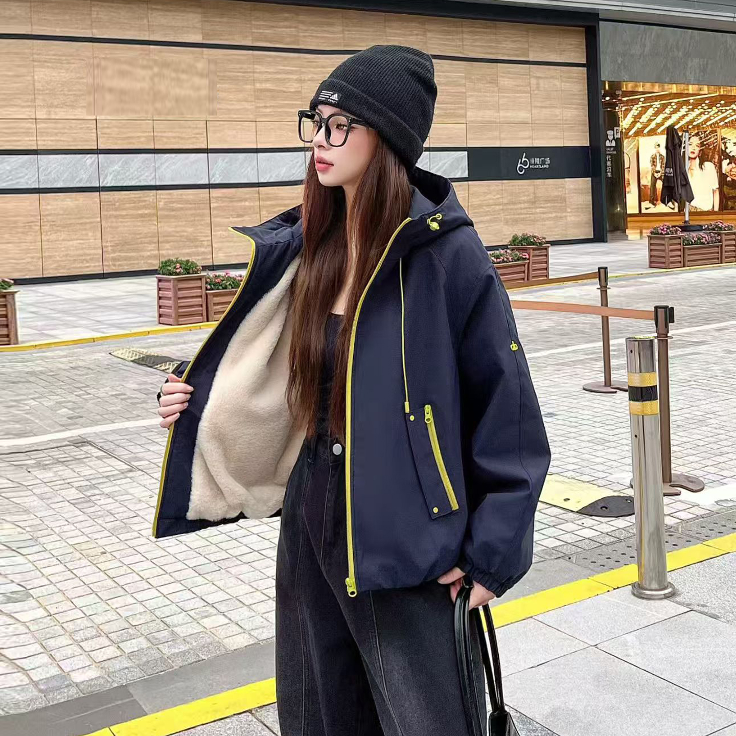 连帽加绒冲锋衣外套女冬季韩系设计感时尚宽松百塔加厚休闲夹克潮