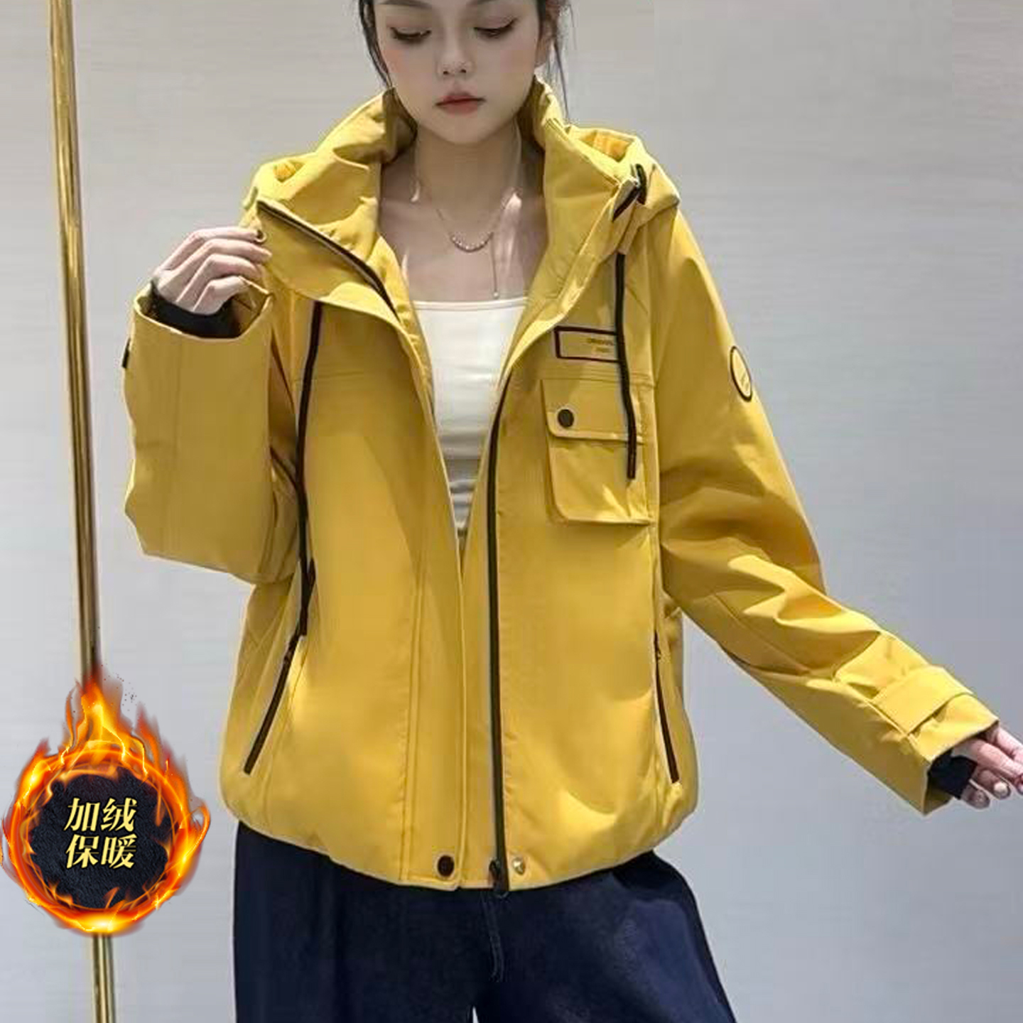 连帽纯色加绒冲锋衣外套女冬季新时尚休闲百塔显瘦设计感保暖夹克