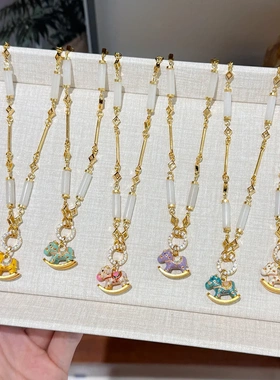 夏季多巴胺可爱百搭时尚精致彩色滴油珐琅木马项链轻奢高级感锁骨