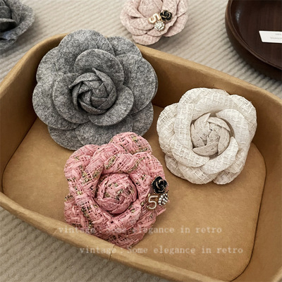 秋冬复古山茶花胸针女尼布定型毛呢花朵别针扣小香风胸花外套配饰