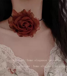 甜美超仙红色玫瑰花项链2025新个性小众颈链度假风纯欲锁骨链配饰