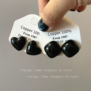 简约黑色方糖爱心亚克力耳钉轻奢高级感气质耳环2024新款秋冬耳饰