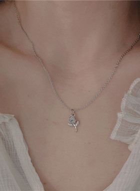 ins风小众设计感蝴蝶效应百搭蝴蝶玫瑰花叠戴颈链锁骨链女