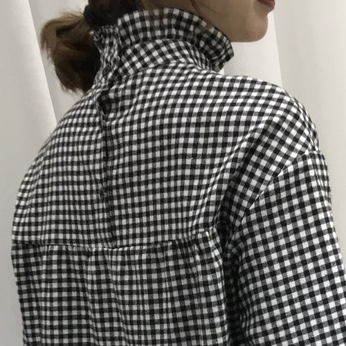 减龄木耳边黑白格子立领打底上衣