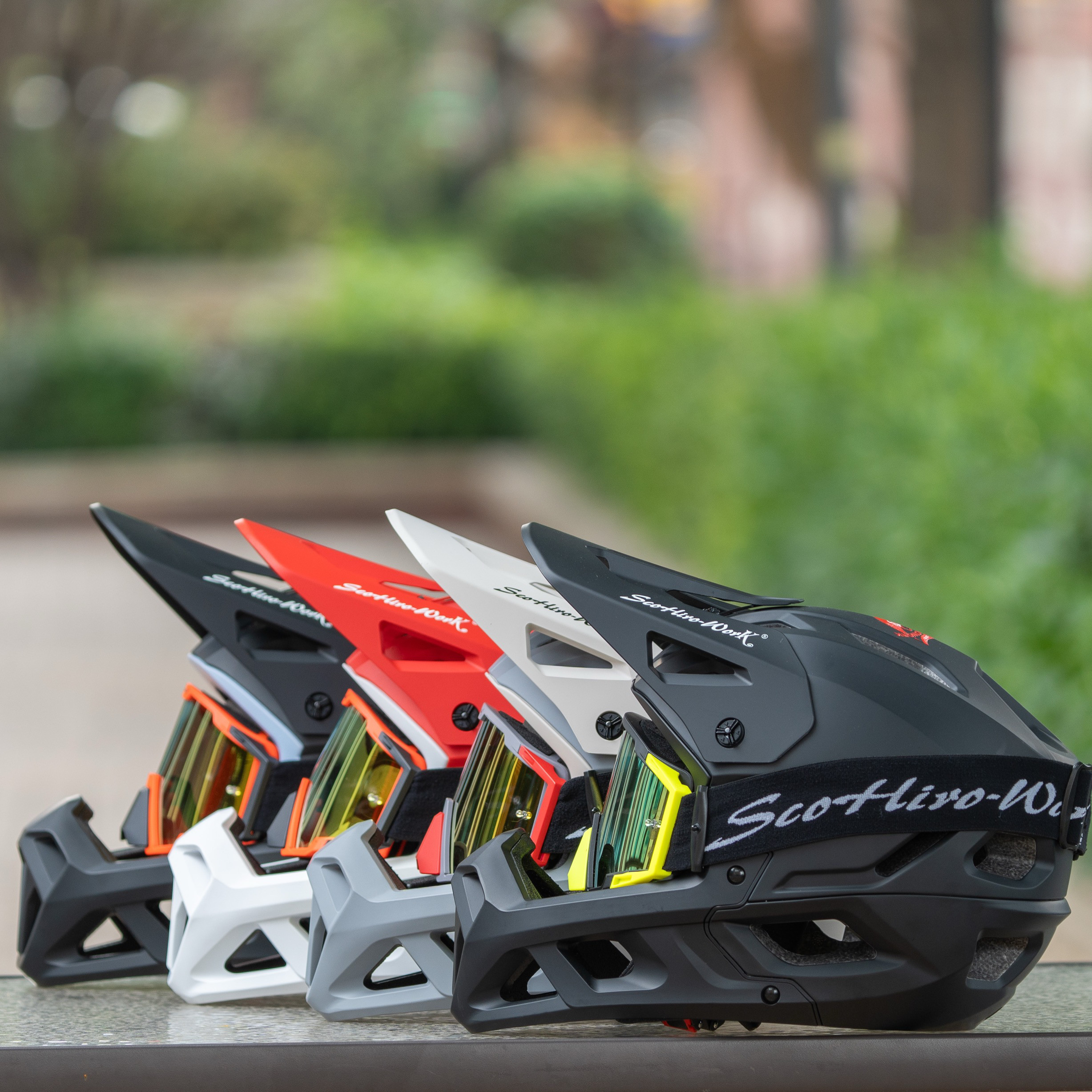 超轻天蝎山地车全盔越野男女速降青少年城市通勤机车超轻一体盔