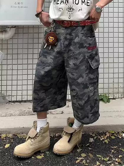 American Retro Embroidered Camouflage Pocket Cargo Capri Pants for Men and Women, Summer Trendy Loose Casual Versatile Wide-Leg Shorts