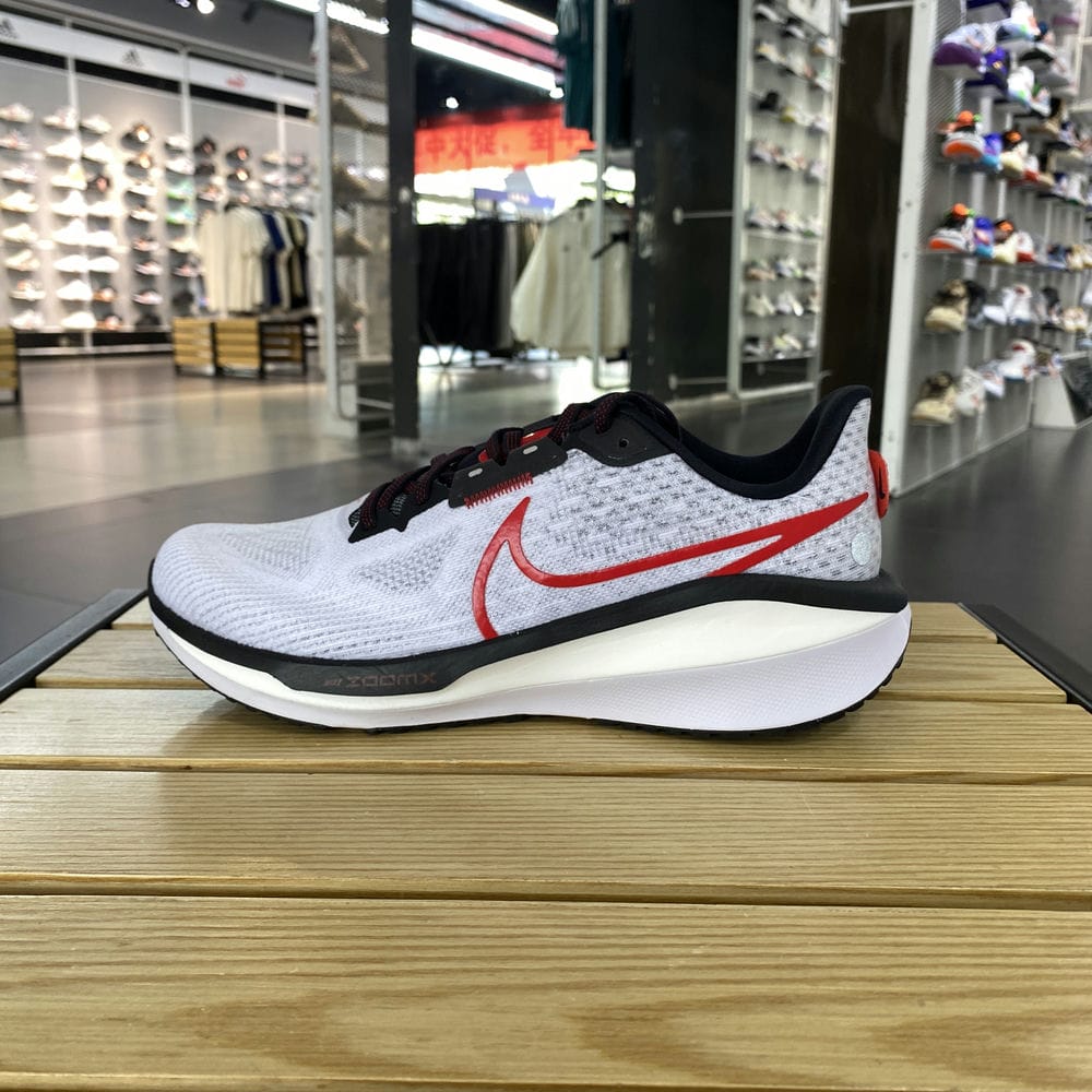 Nike耐克缓震透气耐磨跑步鞋图片