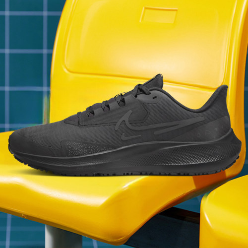 Nike耐克男鞋跑步鞋黑武士