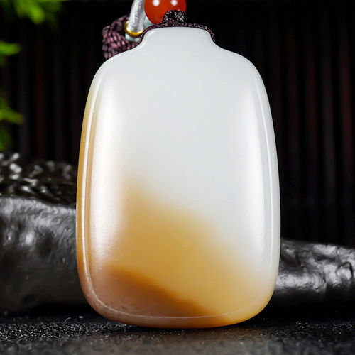 新疆大师郭磊和田玉且末金山料糖羊脂玉平安无事牌吊坠 38.99克