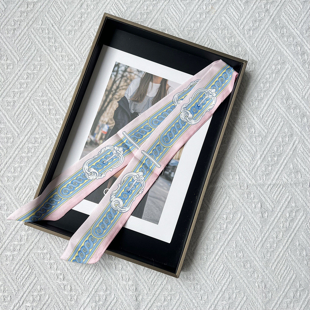 春夏季时尚链条印花真丝长条丝巾法式百搭印花职业装饰领巾小飘带