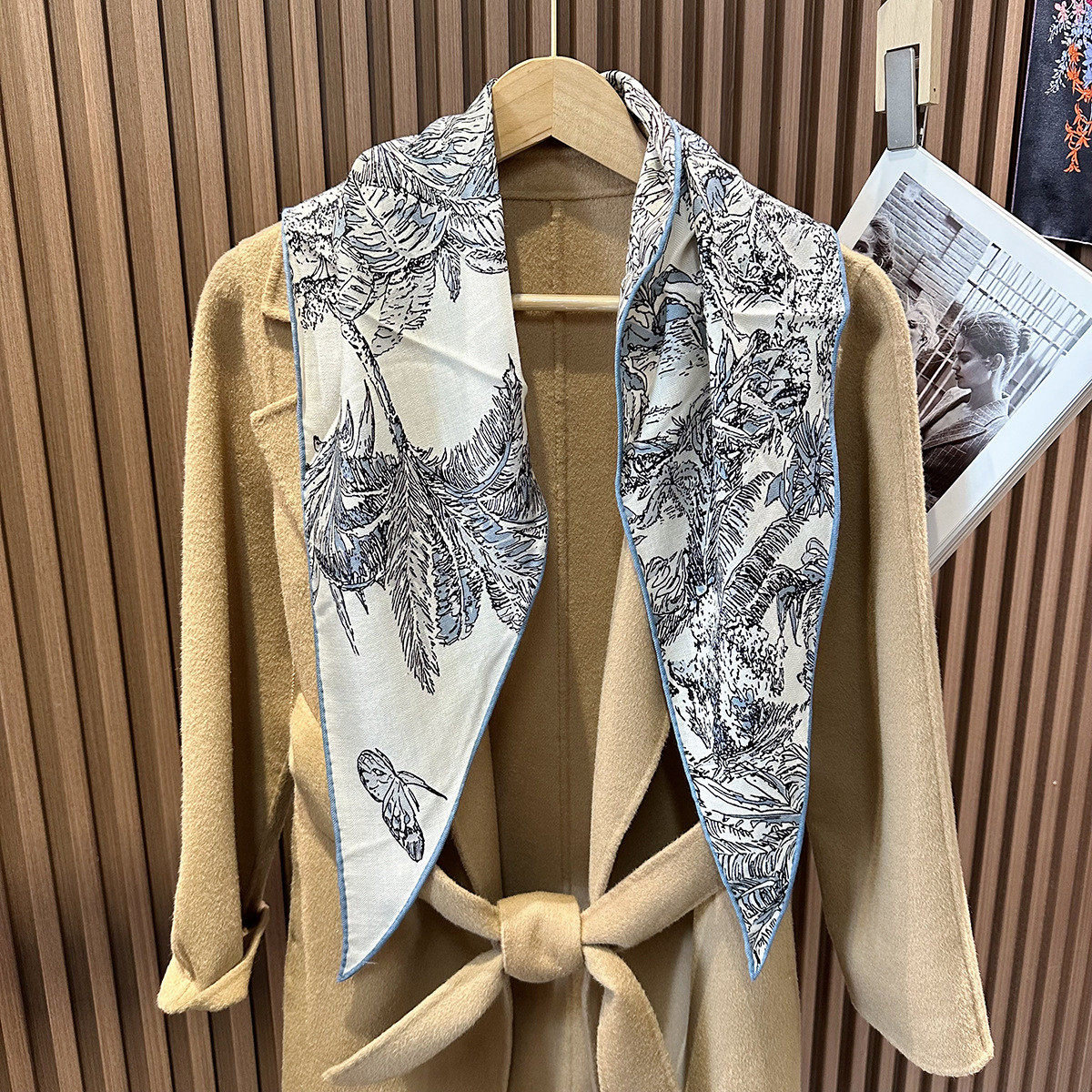 真丝羊毛菱形巾围巾女士秋冬季花卉蝴蝶保暖围脖领巾高品质大披肩