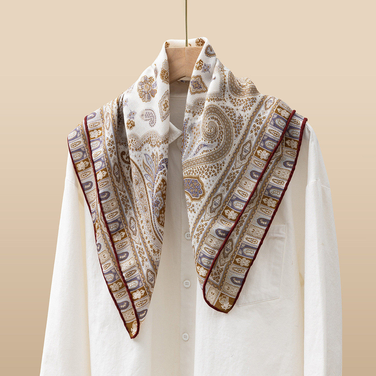 高级感洋气真丝羊毛围巾女士冬季保暖围脖70方巾羊绒手感印花围巾