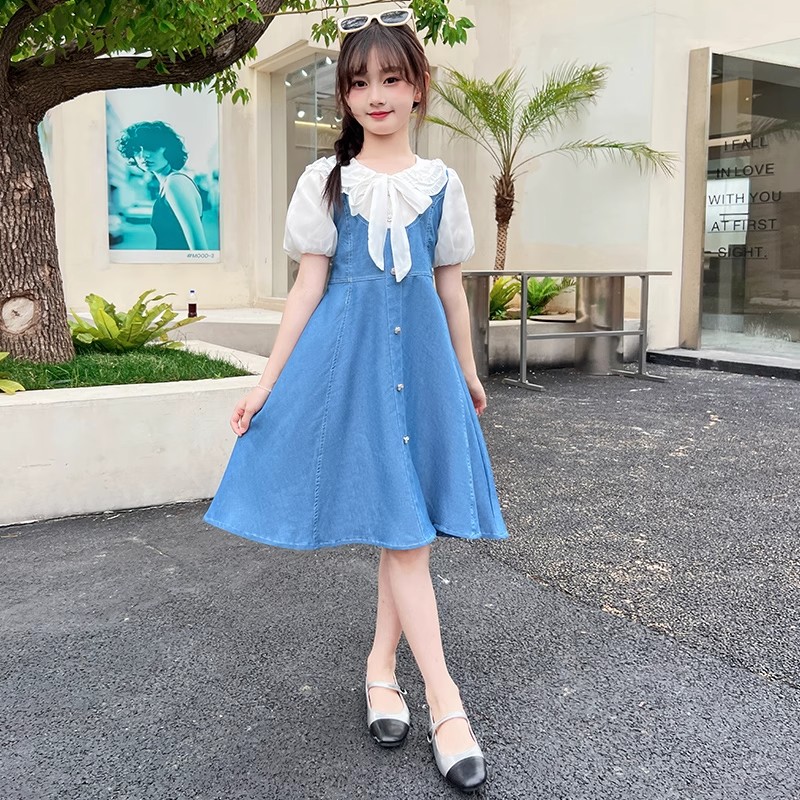 女童夏季休闲牛仔拼接连衣裙2025夏装新款初中生娃娃领甜美中长裙