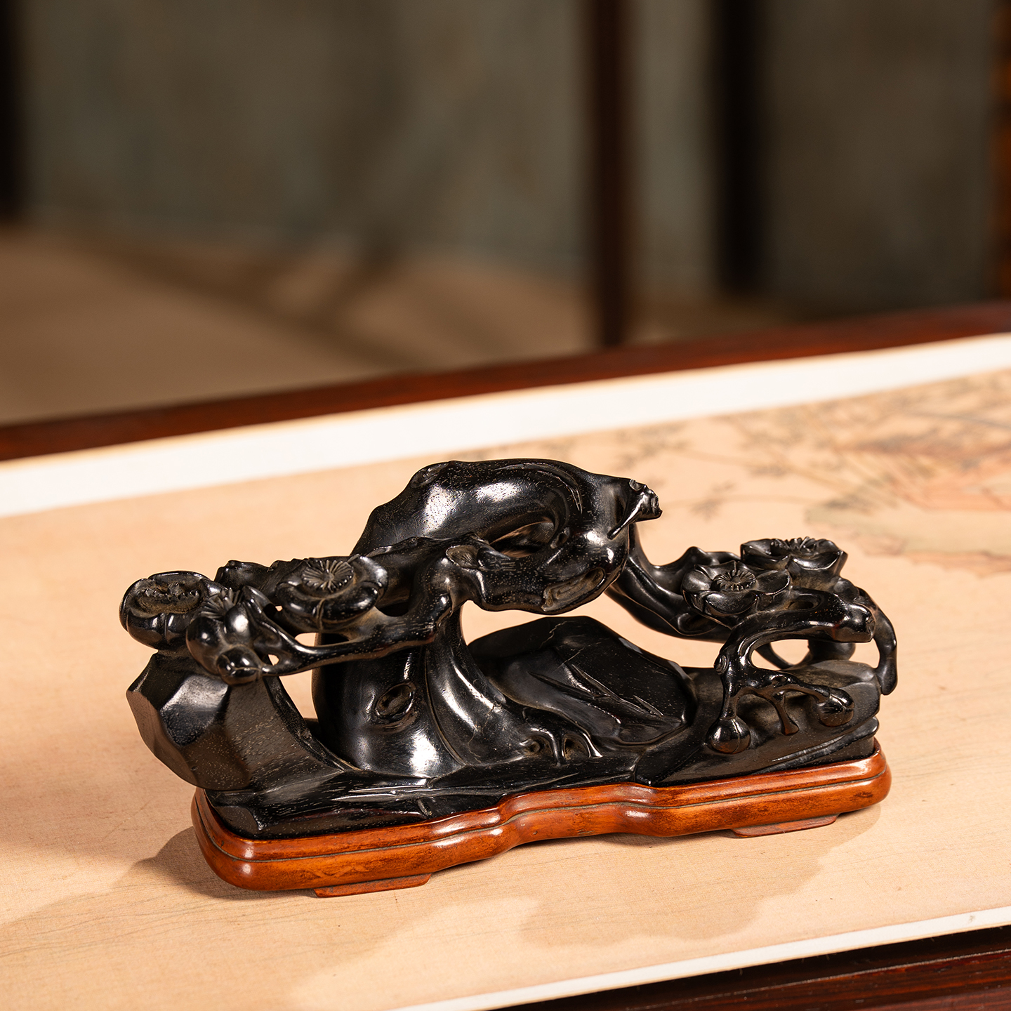 清代紫檀木雕梅花纹山子摆件