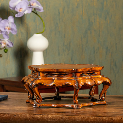 黄花梨束腰三弯腿六角葵口器座