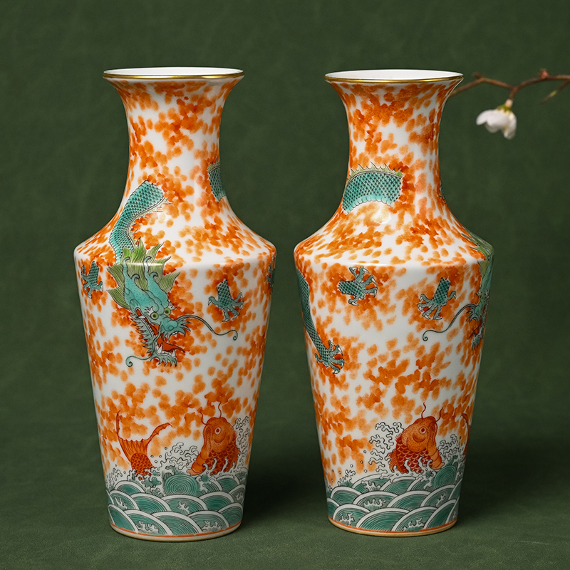 清代矾红绿彩鱼化龙赏瓶