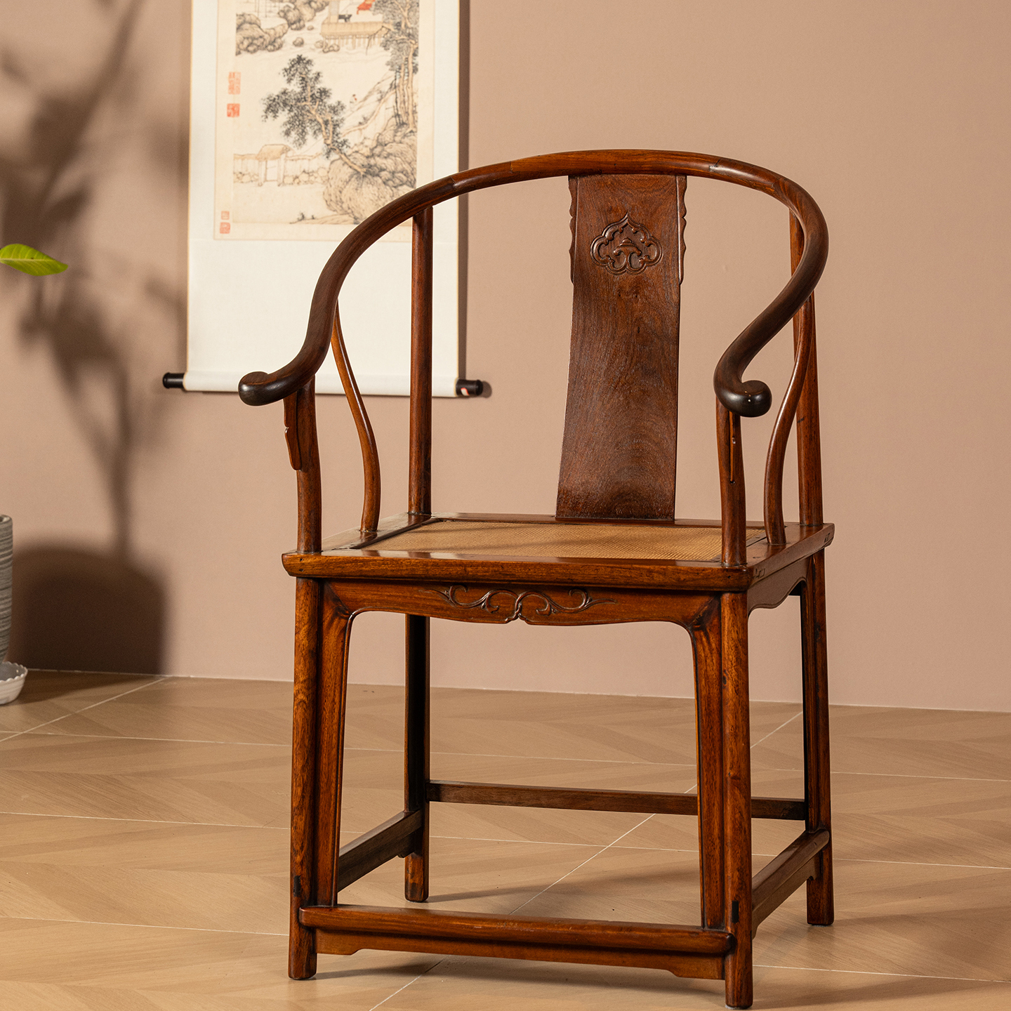 明代黄花梨双螭如意纹圈椅