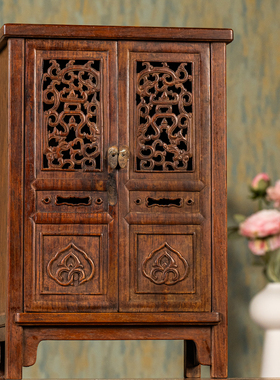 黄花梨透雕螭龙捧寿圆角柜摆件