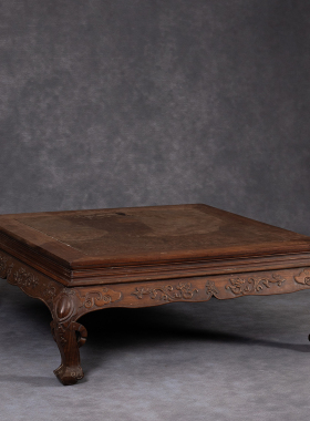 红木镶瘿木束腰三弯腿螭龙纹炕桌