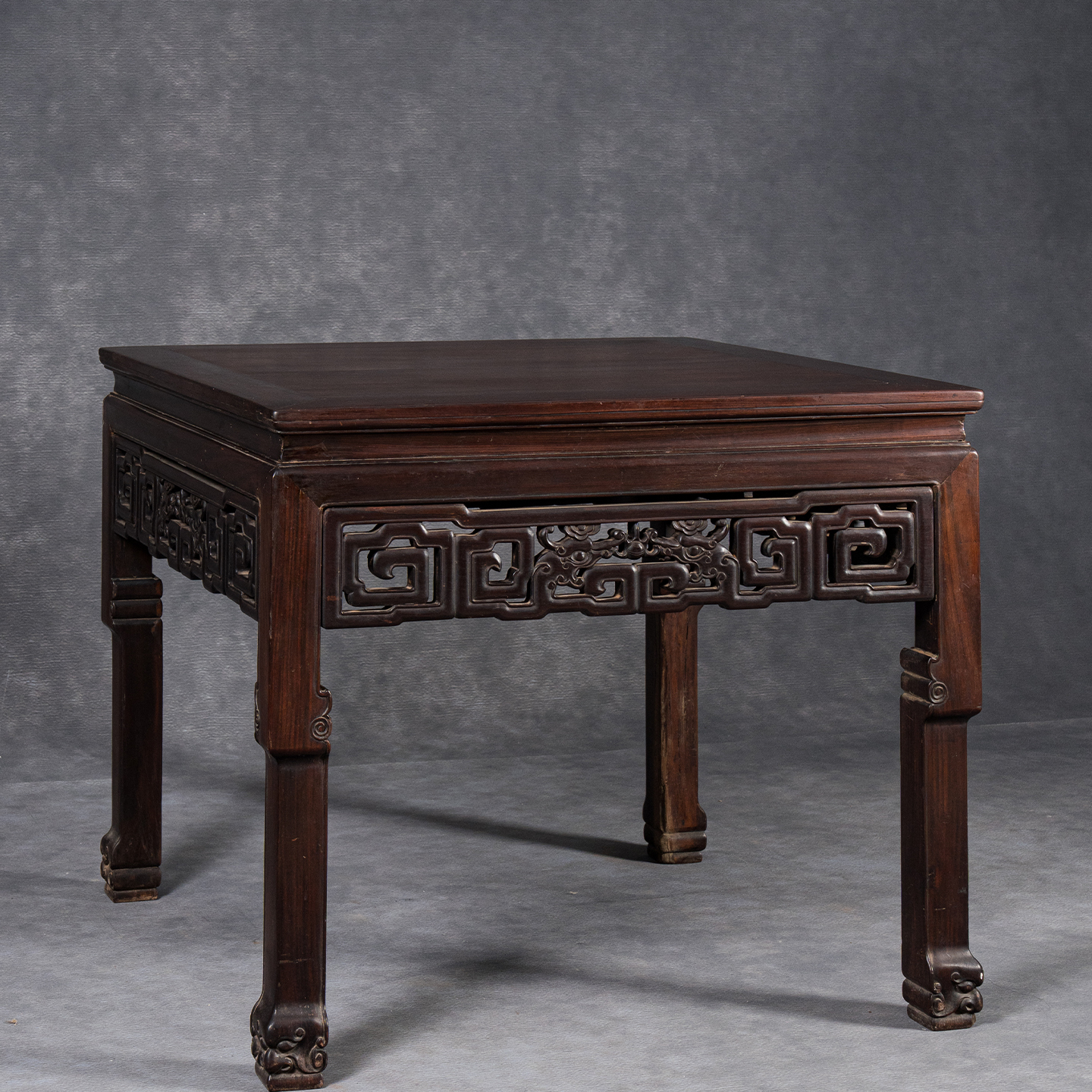 清代红木透雕夔龙纹八仙桌