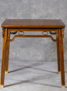 黄花梨海棠卡子花一腿三牙方桌