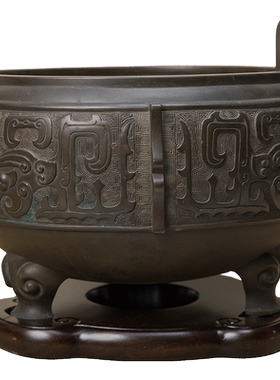 铜饕餮纹双耳三足鼎式香炉