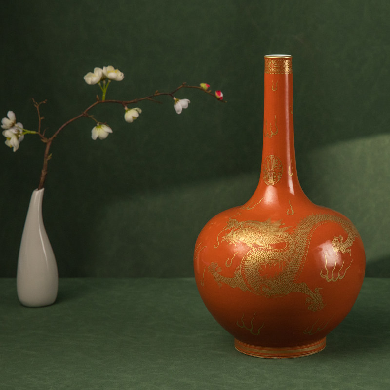 清代珊瑚红釉描金龙纹长颈瓶文玩古董收藏客厅瓷器艺术品装饰摆件