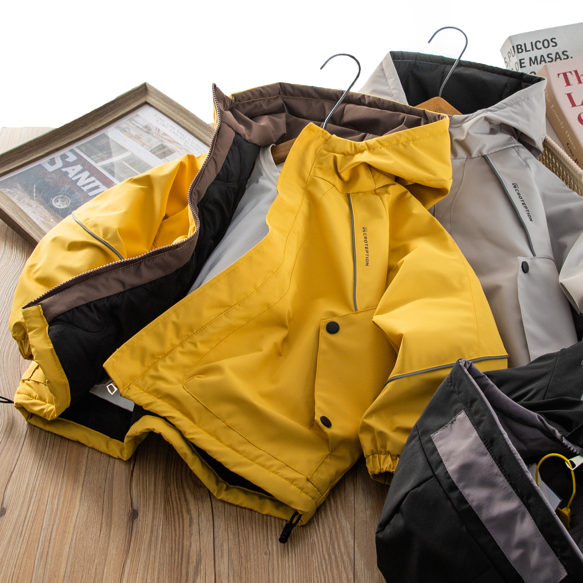 2025中大童连帽三色夹棉冲锋衣外套男女童百搭舒适运动潮酷上衣