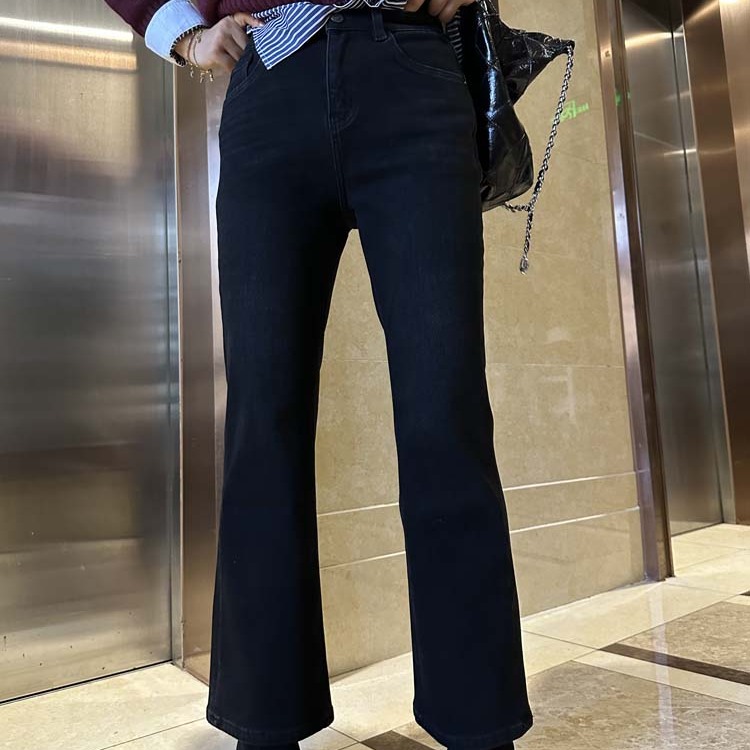 胖小妮的春天百搭高弹微喇牛仔裤