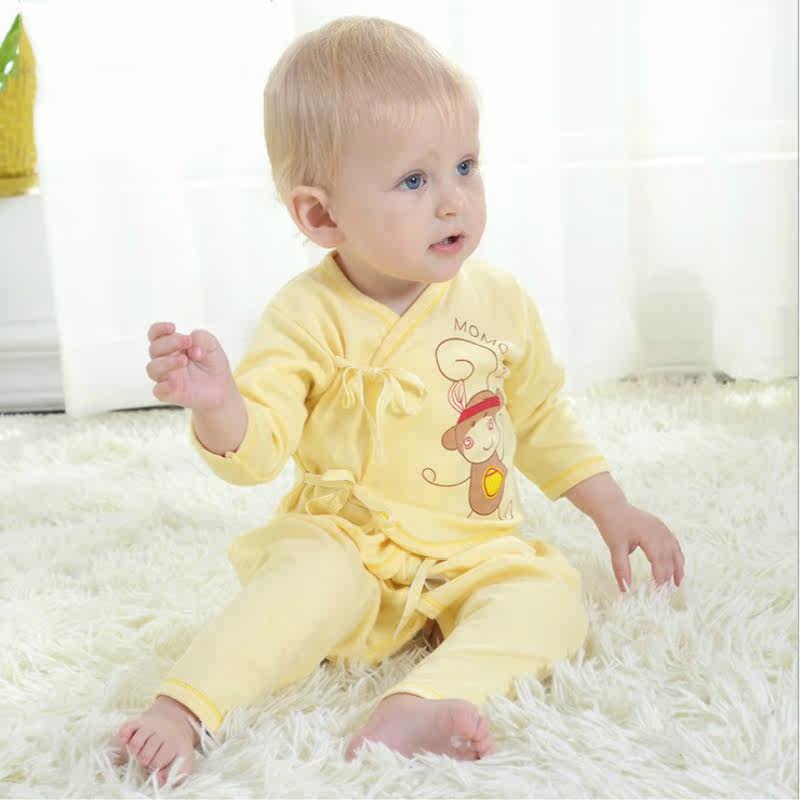 Coffret cadeau pour bébé - Vêtements + Fournitures - Ref 1963406 Image 1