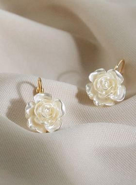 法式珍珠山茶花耳饰女夏天白色花朵耳环高级感轻奢耳钉设计感耳坠