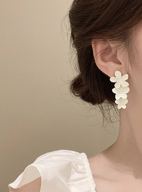 925银针高级感仙气白色花朵耳环气质长款耳坠女夏季小众设计耳饰