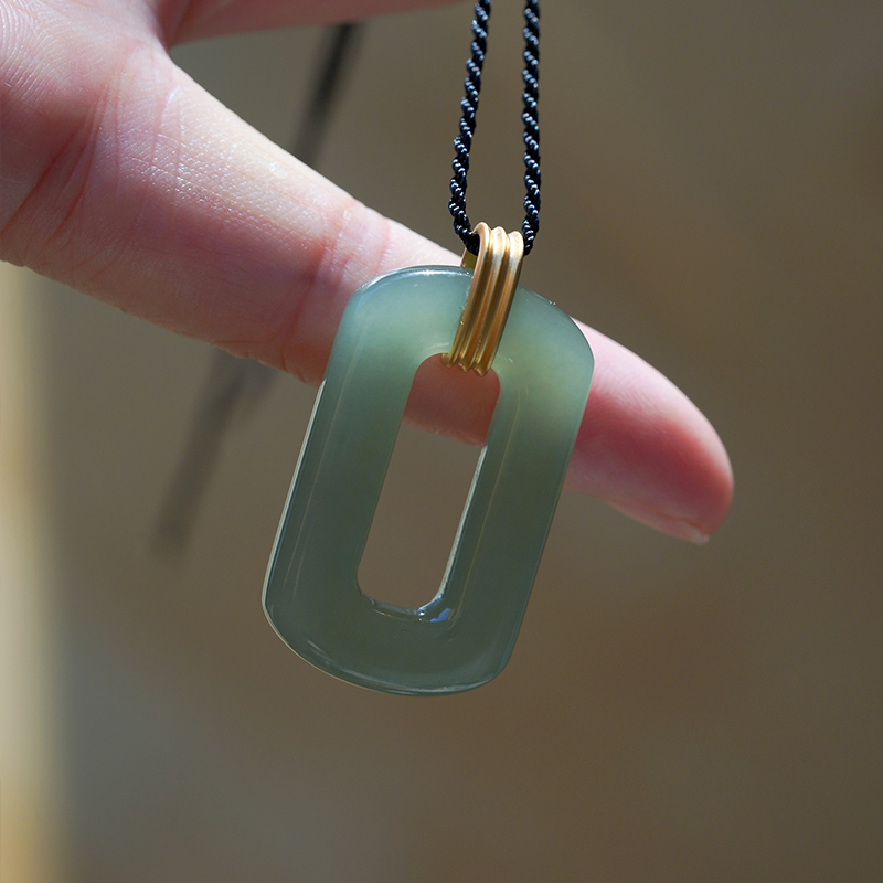 良器| 天然和田玉青玉方环吊坠 18K金镶玉环环相扣吊坠男女款