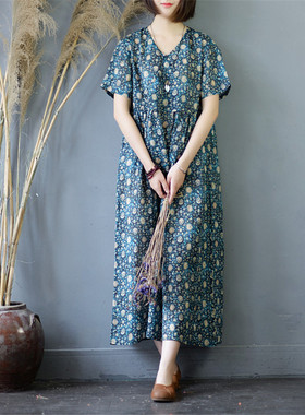 柒白2023夏精细苎麻印花蓝色V领高腰大摆连衣裙复古盘扣短袖袍子