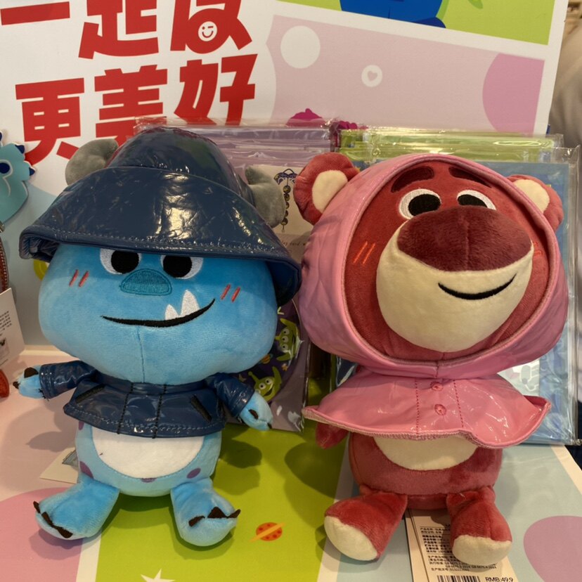 玩具总动员怪兽大学系列雨衣款坐姿公仔名创优品毛怪苏利文草莓熊