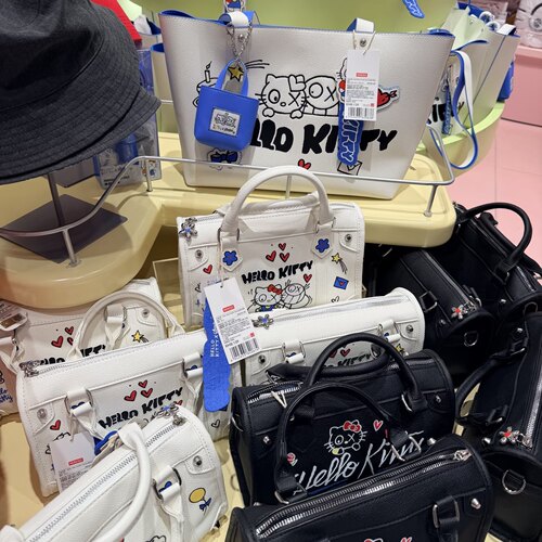 Hello Kitty×AndréSaraiva系列托特帆布斜挎包 名创优品MINISO