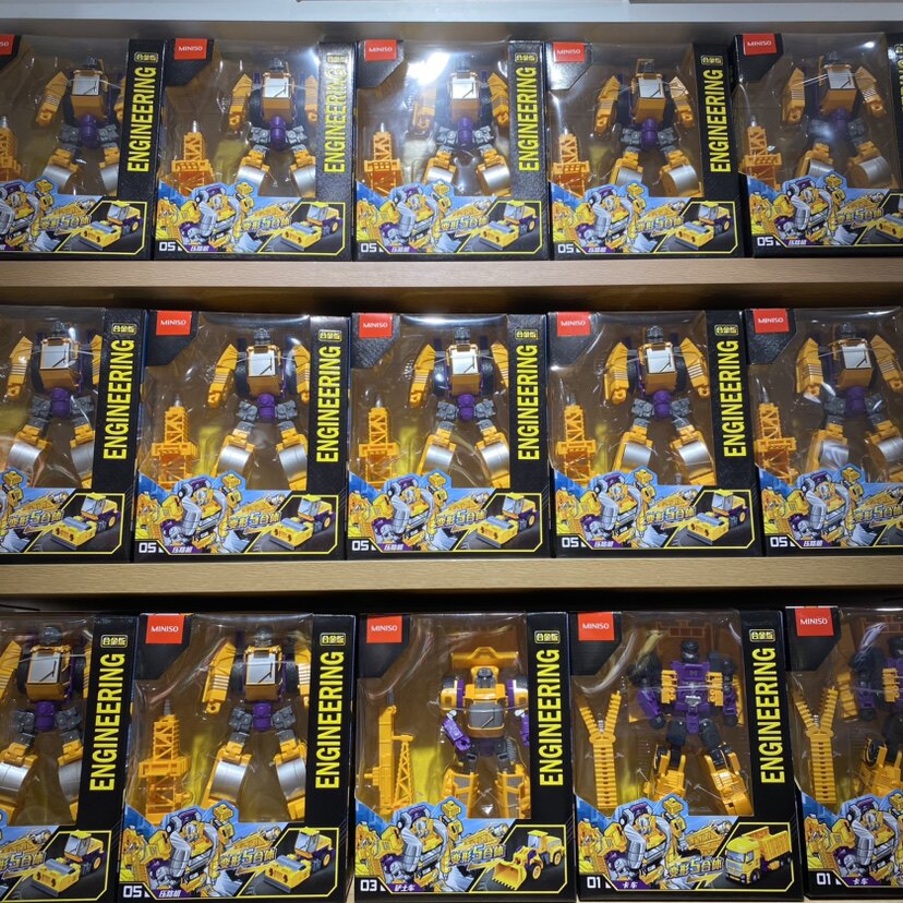 工程先锋合体机甲战士-工程合金车 名创优品miniso变形金刚玩具