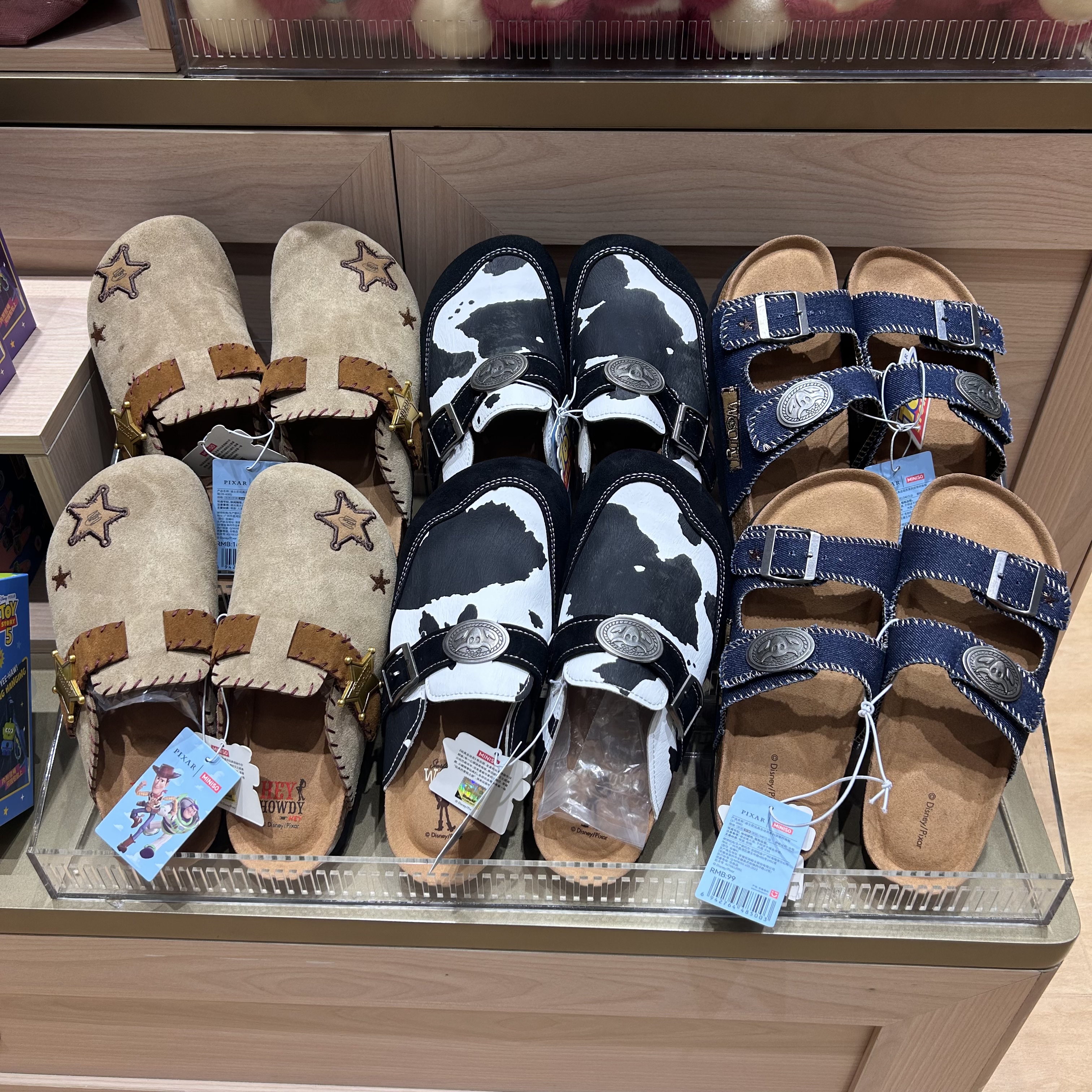 MINISO名创优品迪士尼玩具总动员系列奶油奶牛纹包头双带时尚鞋
