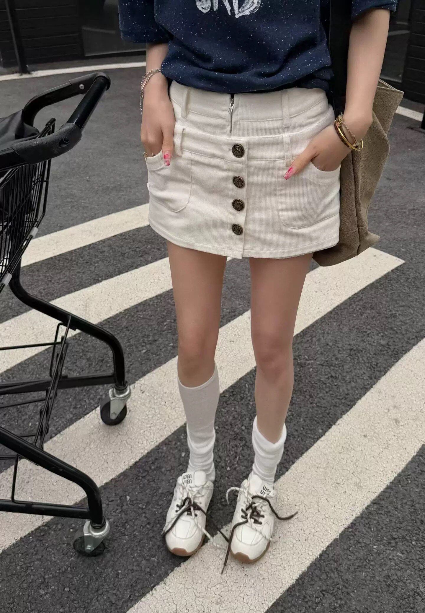 2026年春季新款韩版气质休闲一排扣高腰显瘦包臀百搭半身短裙女