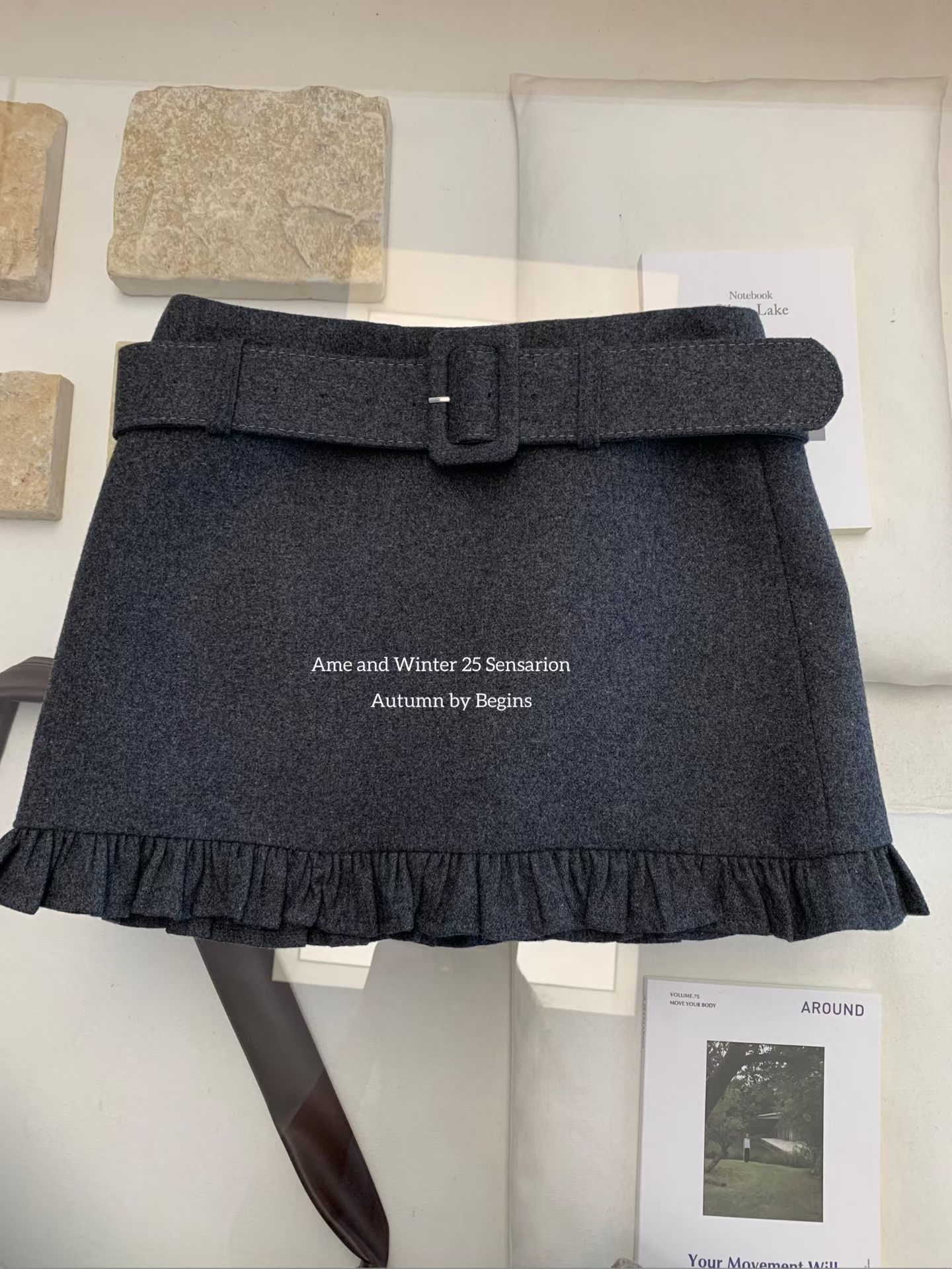 AME2025秋冬新款高品质加厚羊毛呢木耳边腰带显瘦百搭半身裙短裙