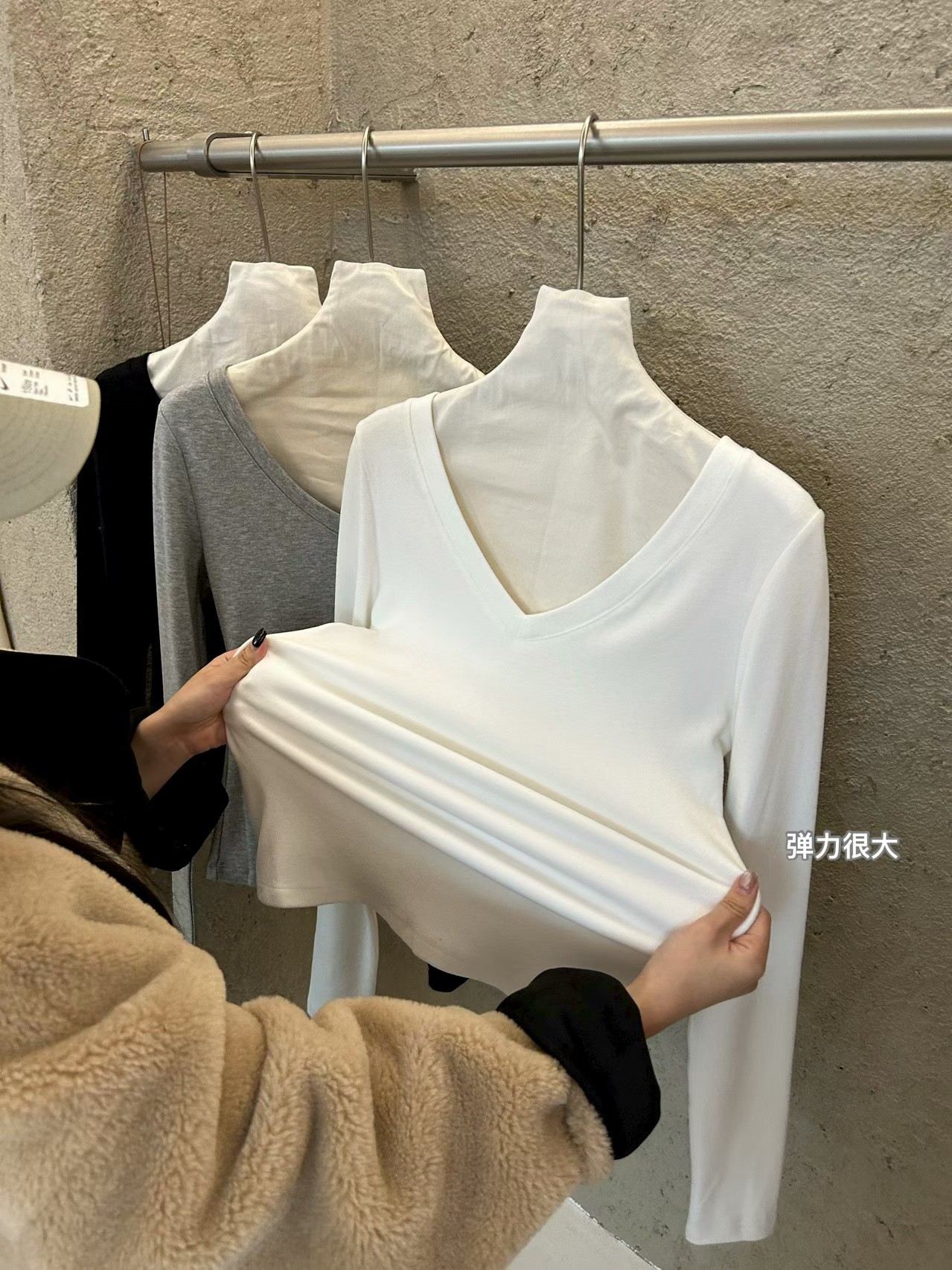 2025新款韩版设计感小众V领修身显瘦针织衫加厚磨毛上衣