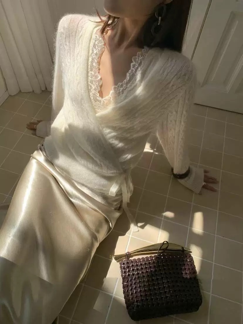 Yoomini2025冬装新款蕾丝V岭背心交叉绑带设计针织衫上衣温柔毛衣