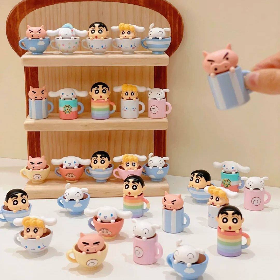 正版TOPTOY三丽鸥蜡笔小新MINI茶杯萌粒盲盒小新小白车载摆件礼物