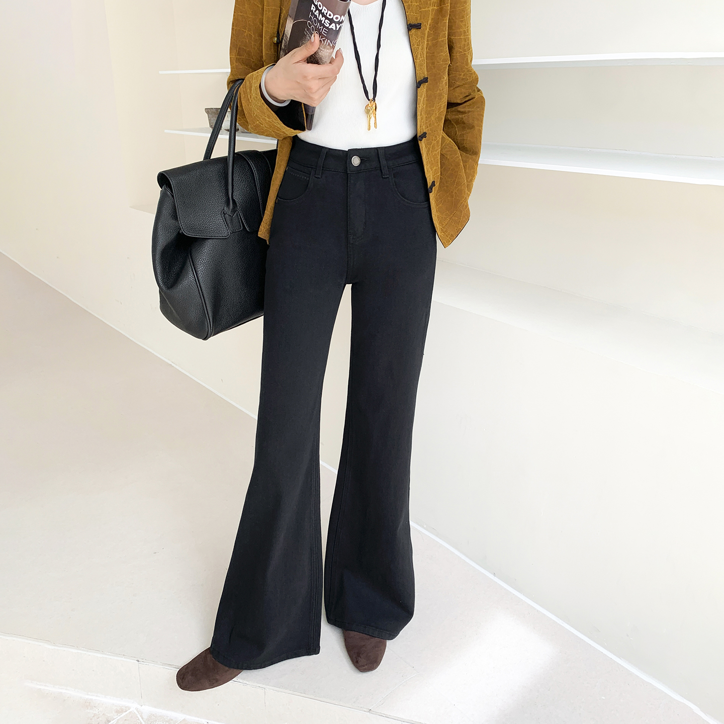 CKLY8002不贴腿黑色直筒微喇牛仔