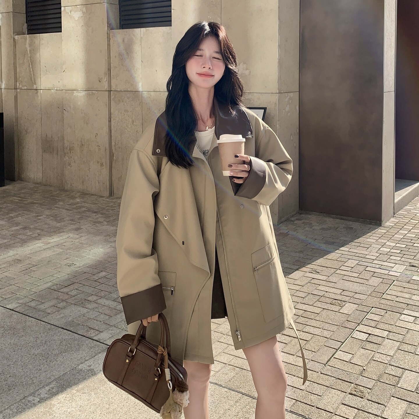 设计感卡其色撞色拼皮风衣外套女2025秋款英伦风高级感中长款大衣,女装风衣,2C033