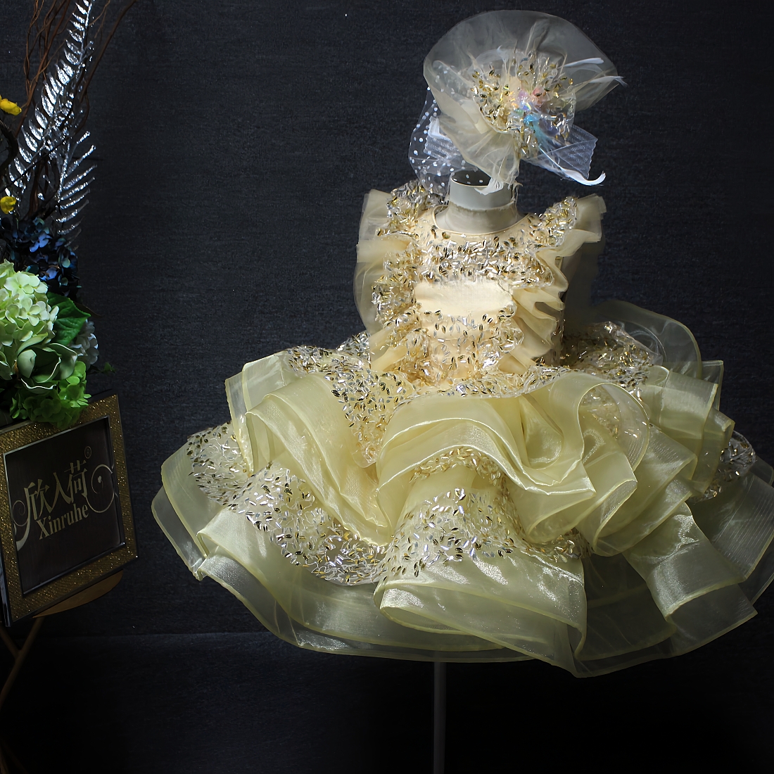 女童金色亮片短款礼服