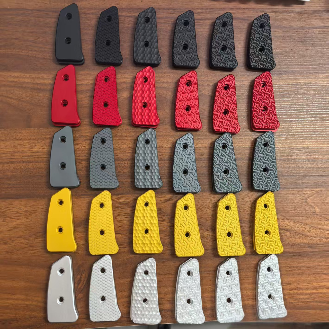 高品质 Fortis 专用握把装饰片配钛合金炫彩螺丝