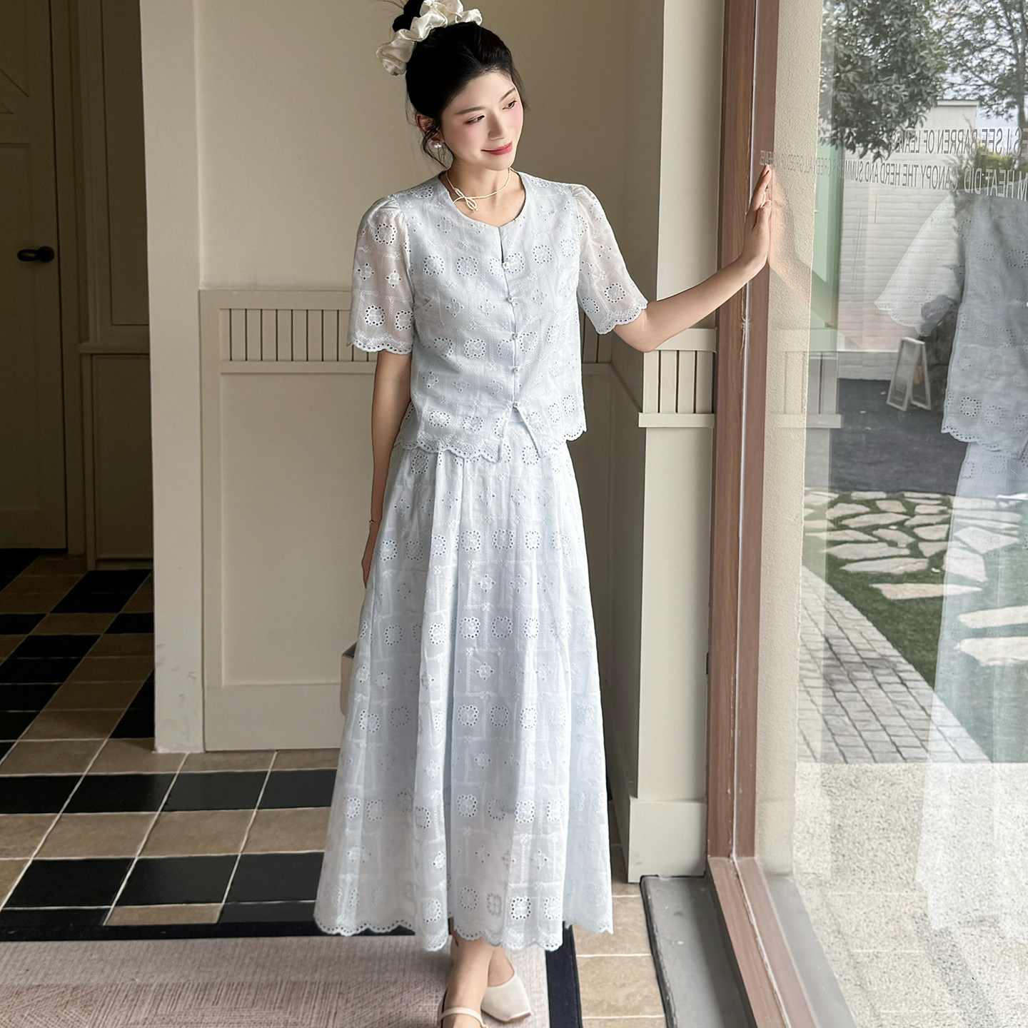 法式天丝棉重工镂空刺绣两件套女夏短袖小V领上衣A字高腰长裙套装